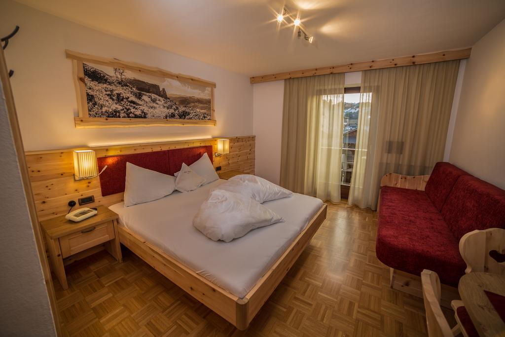 Hotel Garni Savoy Кастелрото Екстериор снимка